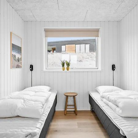 Stunning In With Kitchen Feriehus *