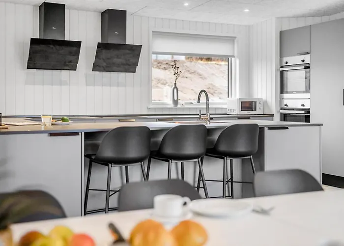 Stunning In With Kitchen